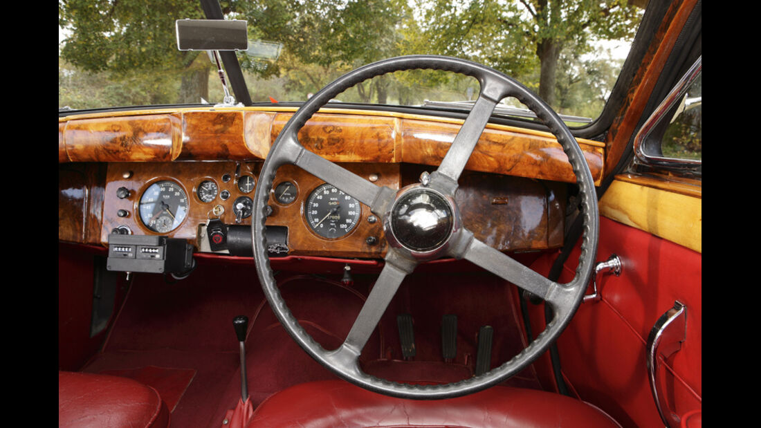 Jaguar Mark VII, Cockpit