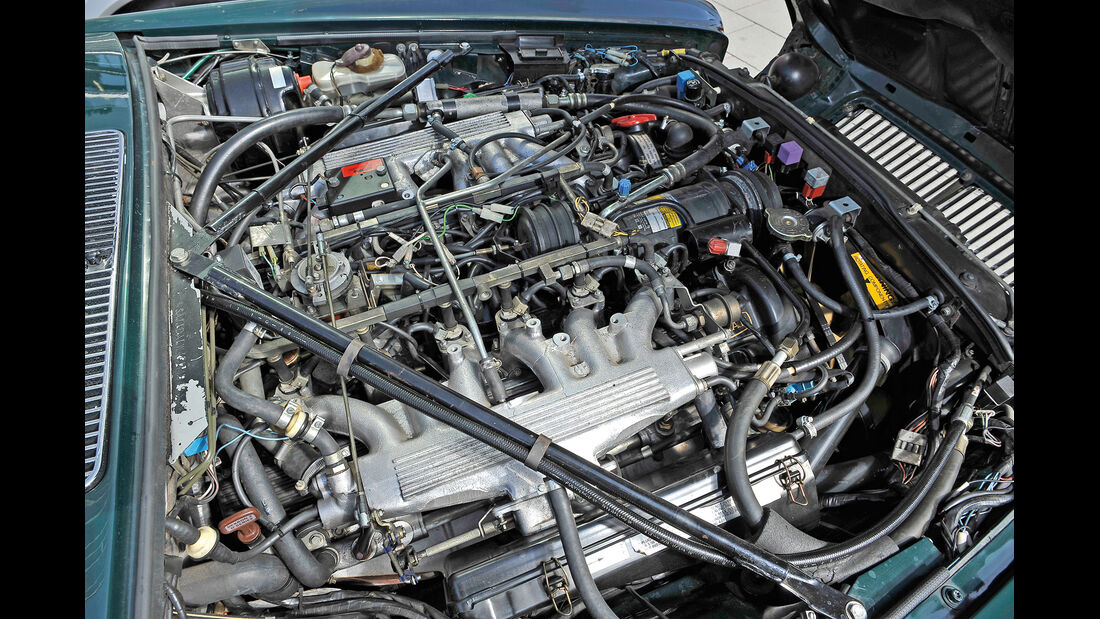 Jaguar  V12, Motor