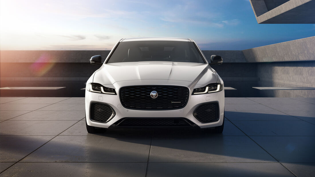 Jaguar XE R-Dynamic Black