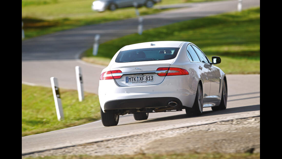 Jaguar XF 2.2 D und Mercedes E 220 CDI im Test: Vernunftdiesel | AUTO ...