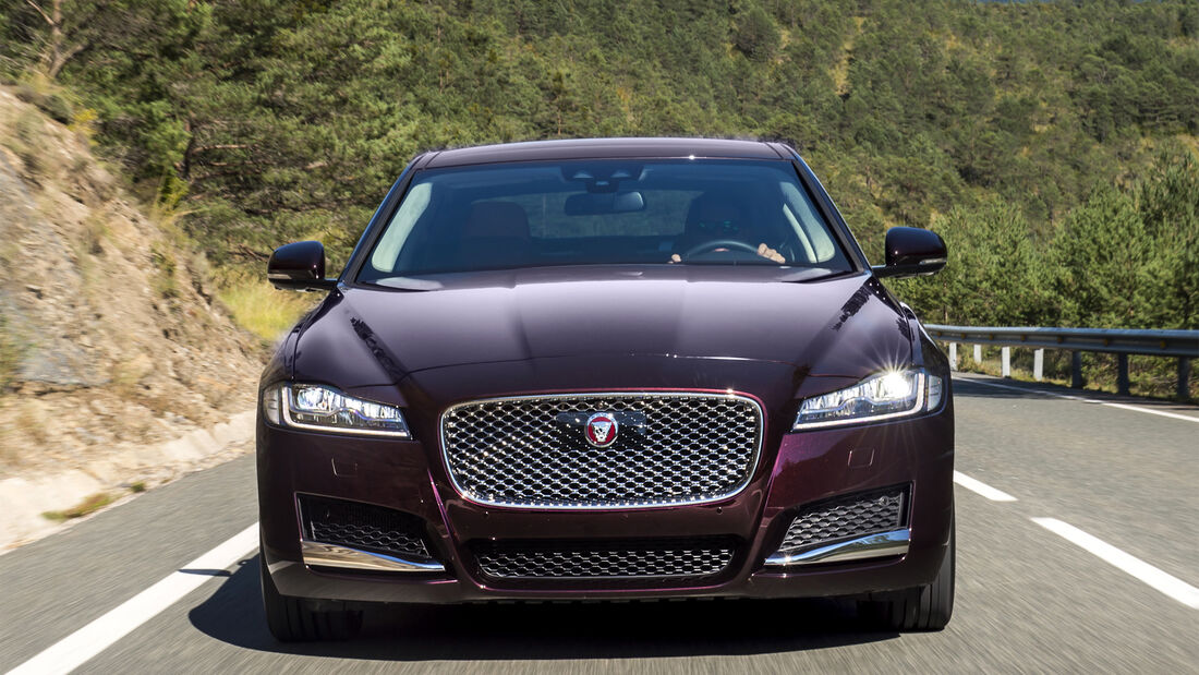 Jaguar XF, Front