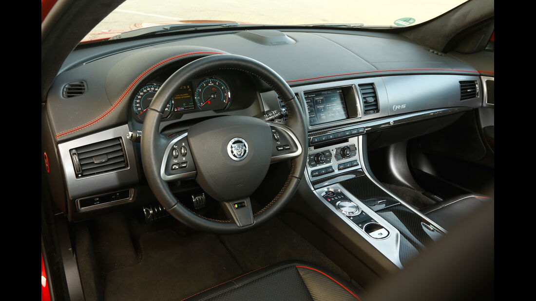 Jaguar XFR-S, Cockpit