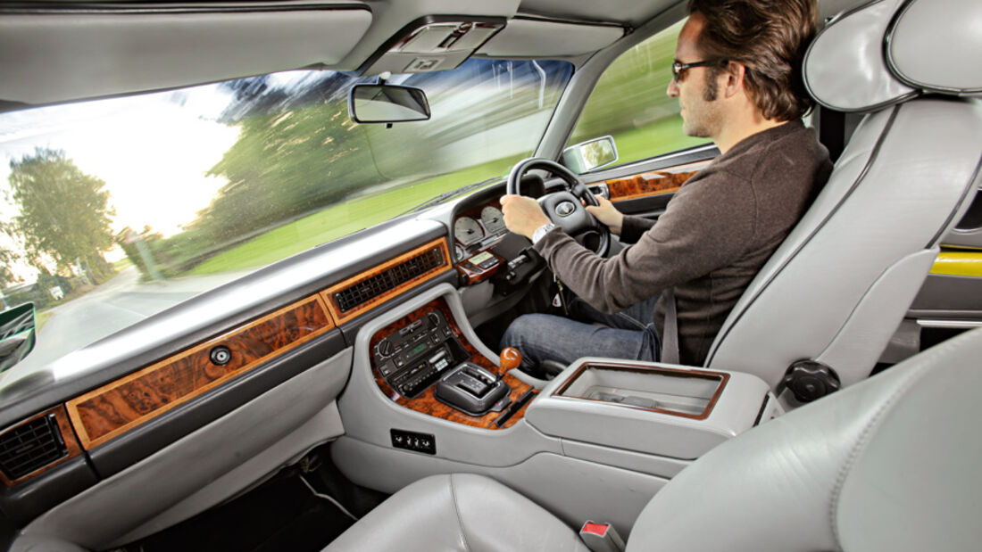 Jaguar XJ 40 Stealth 340 Biturbo, Cockpit