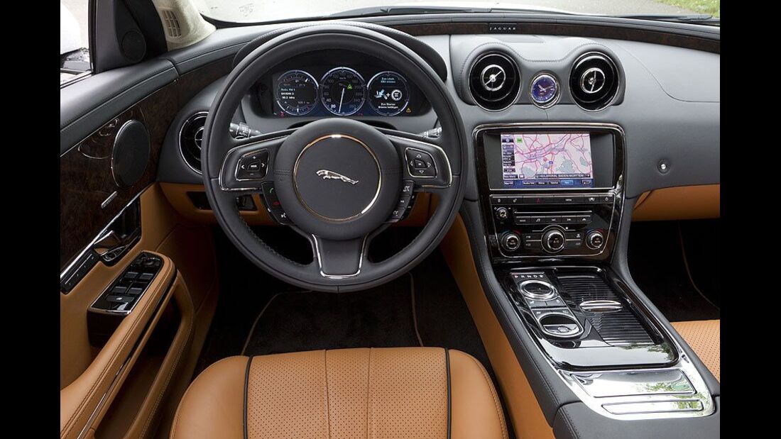 Jaguar XJ, Cockpit