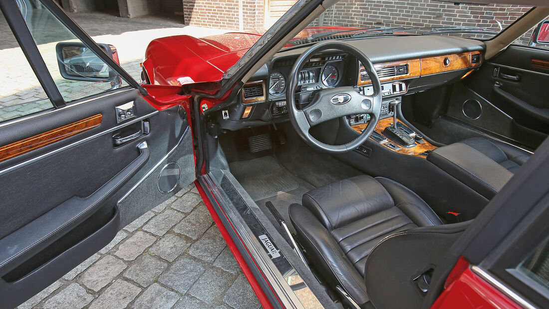 Jaguar XJ-S, Cockpit