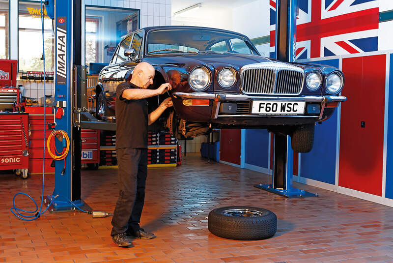 Jaguar XJ6, Frontansicht, Hebebühne
