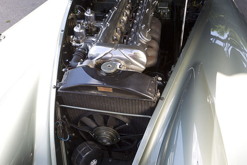 Jaguar XK 120 Fixed Head Coupé (FHC), Baujahr 1951, Scheinwerfer 