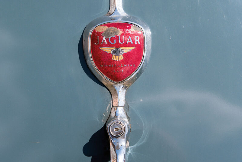 Jaguar XK 140, Emblem