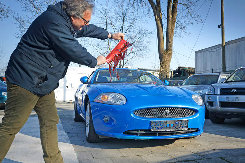 Jaguar XK 4.2 V8, Cabrios vom Kiesplatz