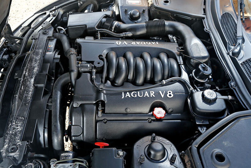Jaguar XK8 (X100), Motor