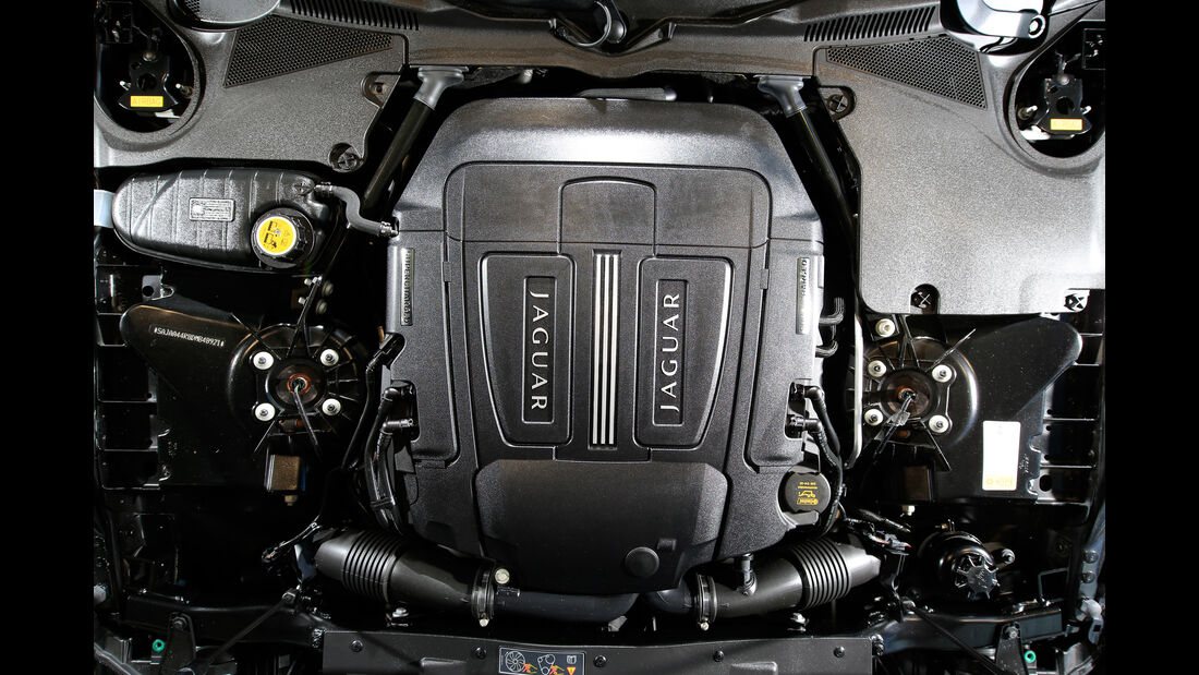 Jaguar XKR, Motor