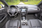 Jaguar XKR-S Cabrio, Cockpit