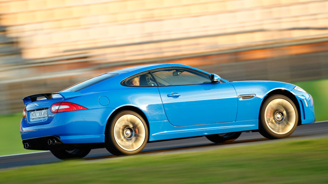 Jaguar XKR-S, Seite