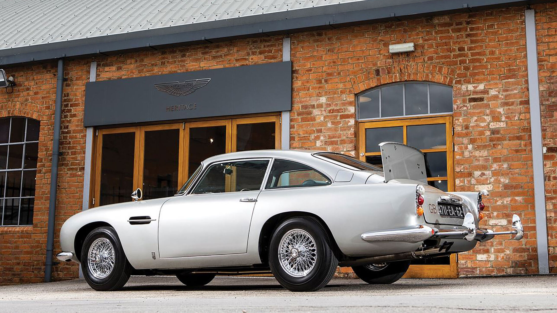 Aston Martin DB5 (1965): James Bond-Auto für fast 6 Mio. Euro