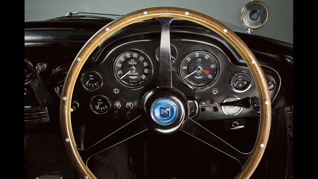 James Bond-Auto, Aston Martin DB5