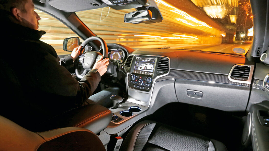 Jeep Grand Cherokee SRT, Cockpit, Fahrersicht