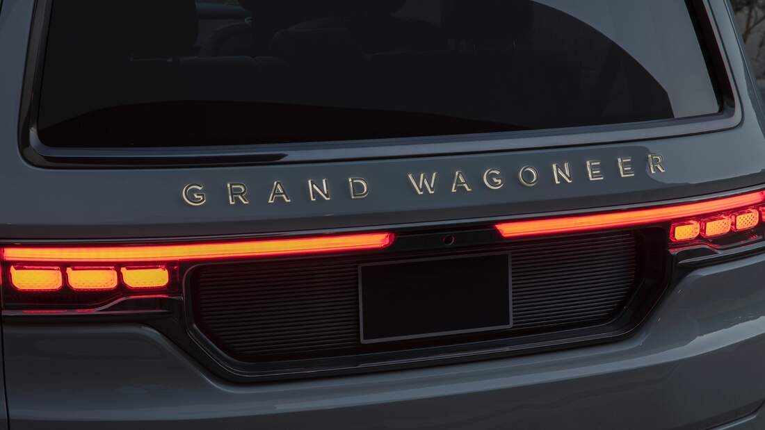 Jeep-Grand-Wagoneer-Concept-2021-169Gallery-d9781a86-1720198.jpg