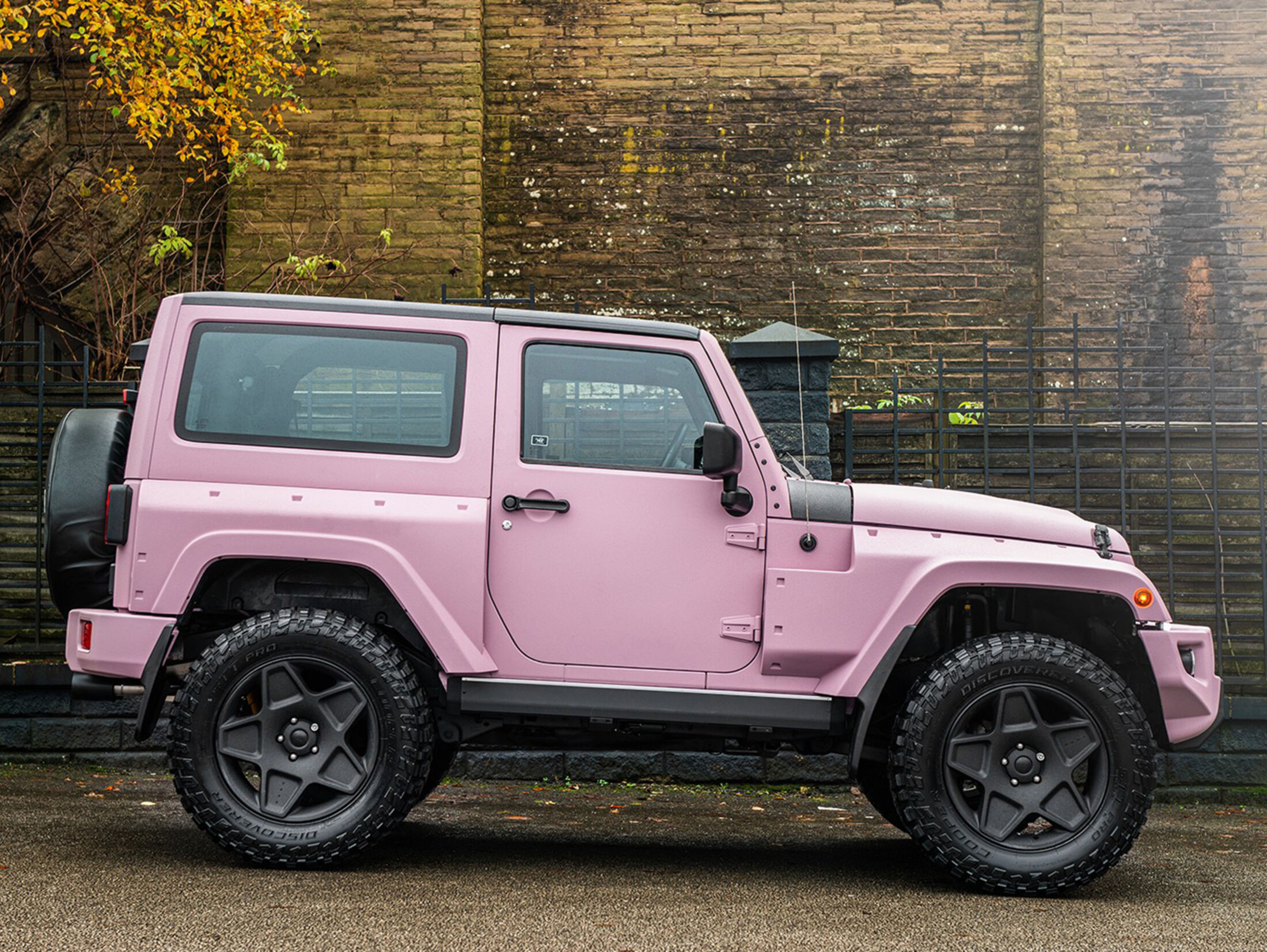 Jeep Wrangler Black Hawk Expedition in Pink