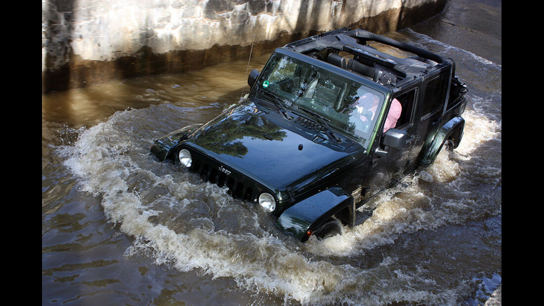 Jeep Wrangler Unlimited 2.8 CRD Sahara Supertest 2011