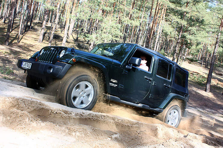 Jeep Wrangler Unlimited 2.8 CRD Sahara Supertest 2011