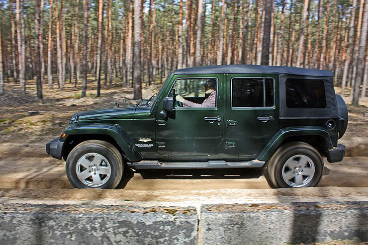 Jeep Wrangler Unlimited 2.8 CRD Sahara Supertest 2011