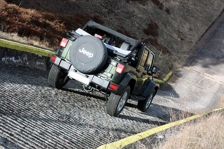 Jeep Wrangler Unlimited 2.8 CRD Sahara Supertest 2011