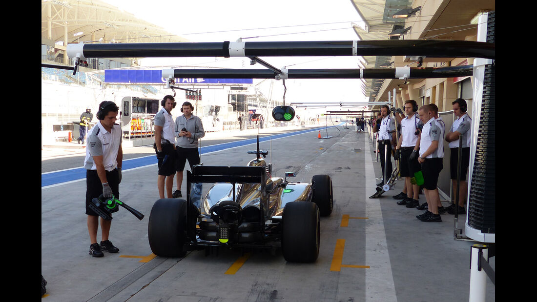 Jenson Button - McLaren - Formel 1 - Test - Bahrain - 21. Februar 2014