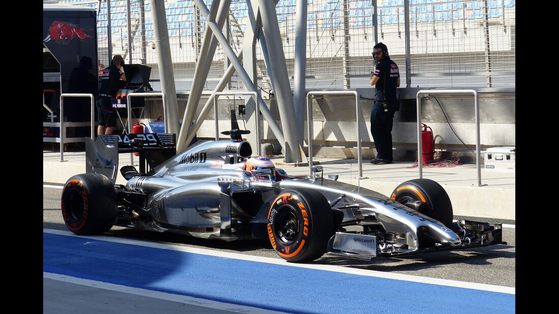 Jenson Button - McLaren - Formel 1 - Test - Bahrain - 22. Februar 2014