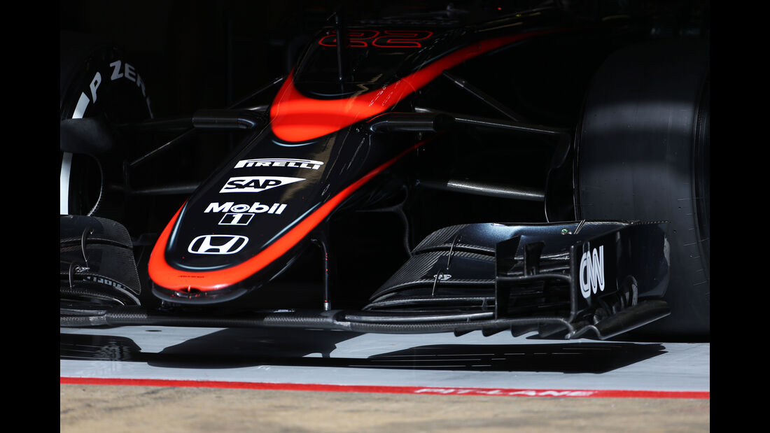 Jenson Button - McLaren - Formel 1-Test - Barcelona - 13. Mai 2015