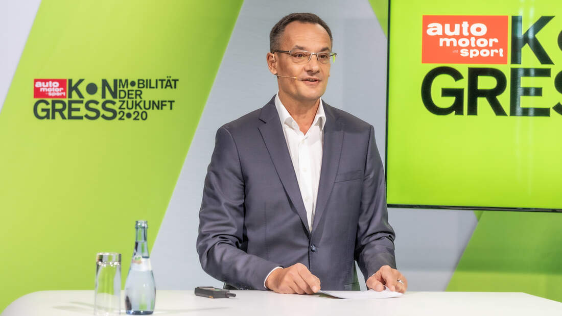 Jörg Mannsperger begrüßt die Gäste