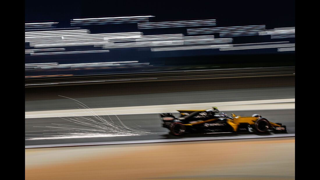 Jolyon Palmer - Renault - GP Bahrain 2017 - Qualifying 
