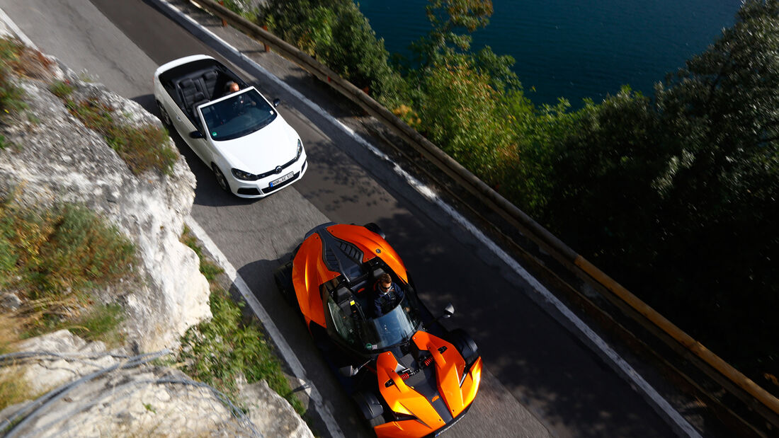 KTM X-Bow GT, VW Golf R Cabriolet, von oben