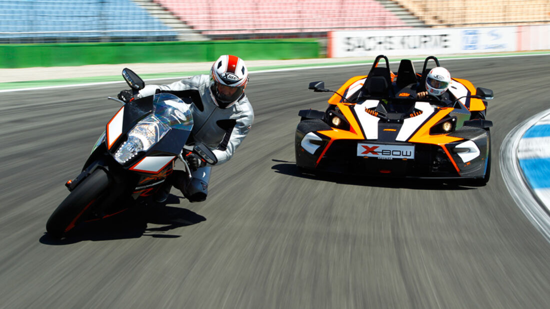 KTM-Duell Auto gegen Motorrad: Wer ist schneller - 4- oder 2-Rad