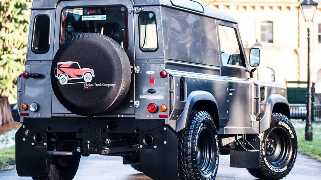 Kahn Design Land Rover Defender