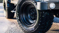 Kahn Design Land Rover Defender
