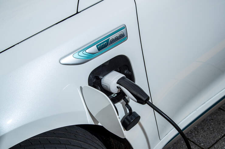 Die 10 größten Plugin-Hybrid-Irrtümer - Auto Motor und Sport