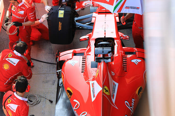 Kimi-Raeikkoenen-Ferrari-Formel-1-Test-B