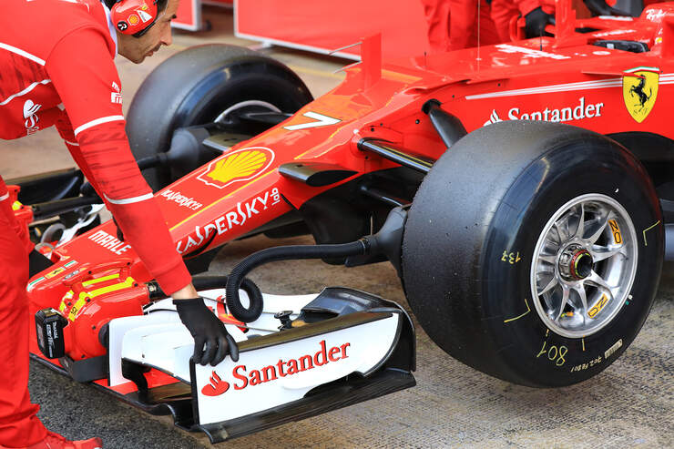 Kimi-Raeikkoenen-Ferrari-Formel-1-Test-B