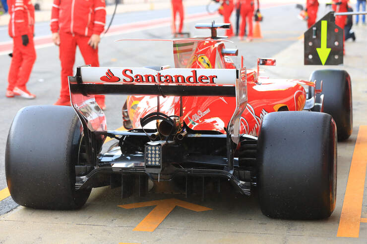 Kimi-Raeikkoenen-Ferrari-Formel-1-Test-B