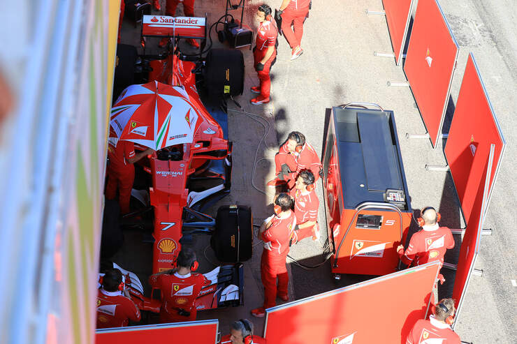 Kimi-Raeikkoenen-Ferrari-Formel-1-Test-B