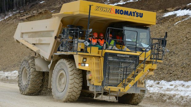 Komatsu Muldenkipper HD 605-7 Elektroumbau Kuhn Schweiz