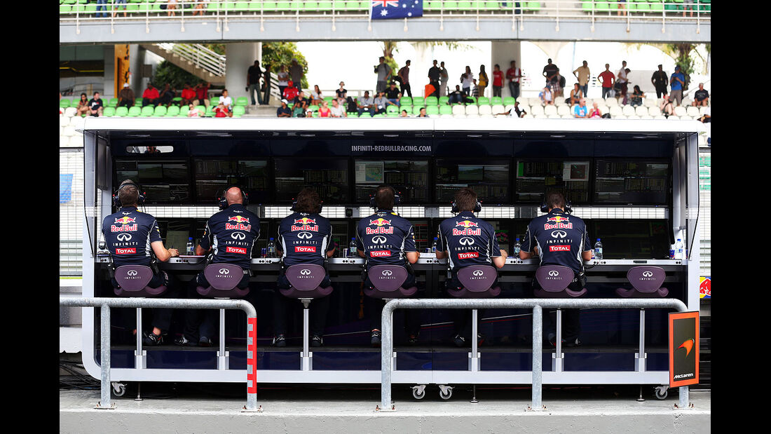 Kommandostand - Red Bull - Formel 1 - GP Malaysia - 22. März 2013