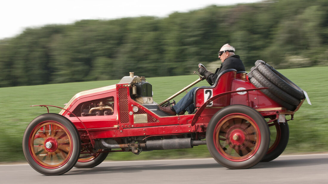 Kronprinz Wilhelm Rasanz, Renault Agatha, Seitenansicht