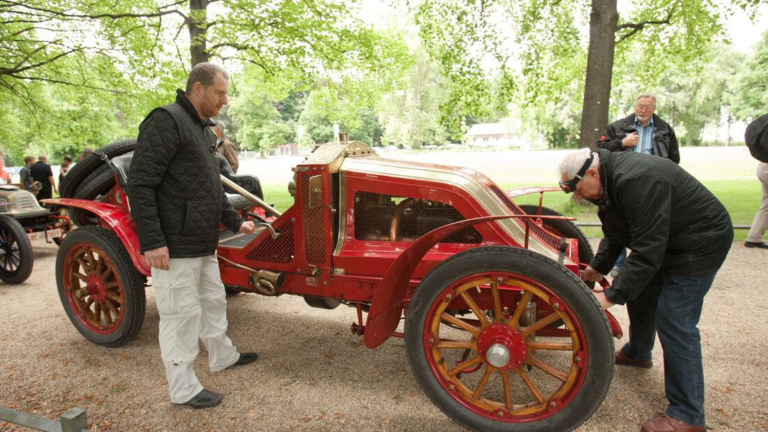 Kronprinz Wilhelm Rasanz, Renault Agatha, Seitenansicht