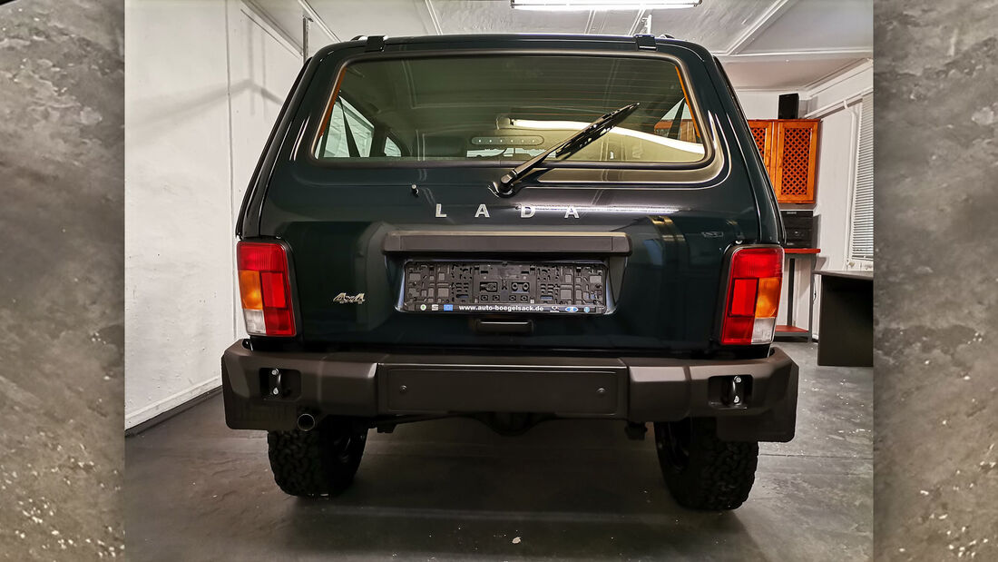 Lada Niva Legend 50th Anniversary Sondermodell Partisan Motors