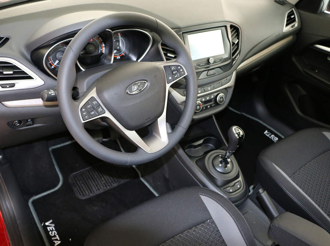 Lada Vesta im Fahrbericht: Kompaktklasse auf Russisch - auto motor und ...