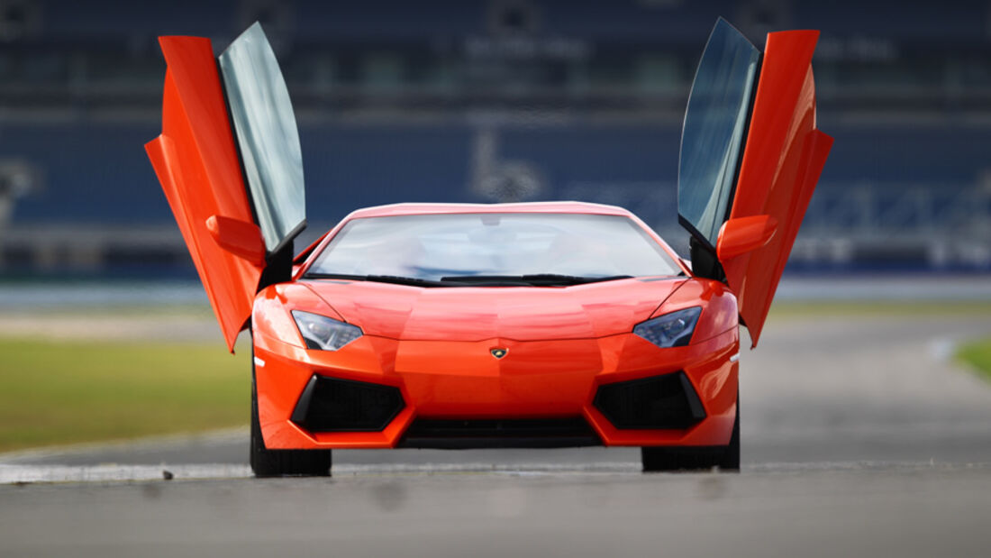 Lamborghini Aventador LP 700-4, Front Flügeltüren