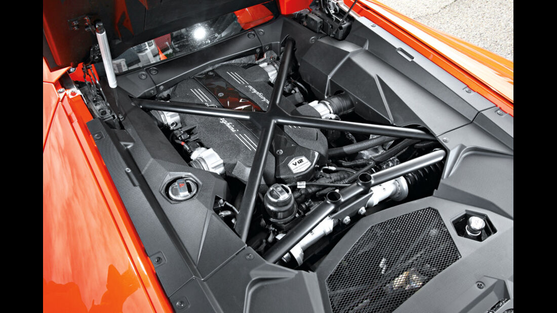 Lamborghini Aventador LP 700-4, Motor