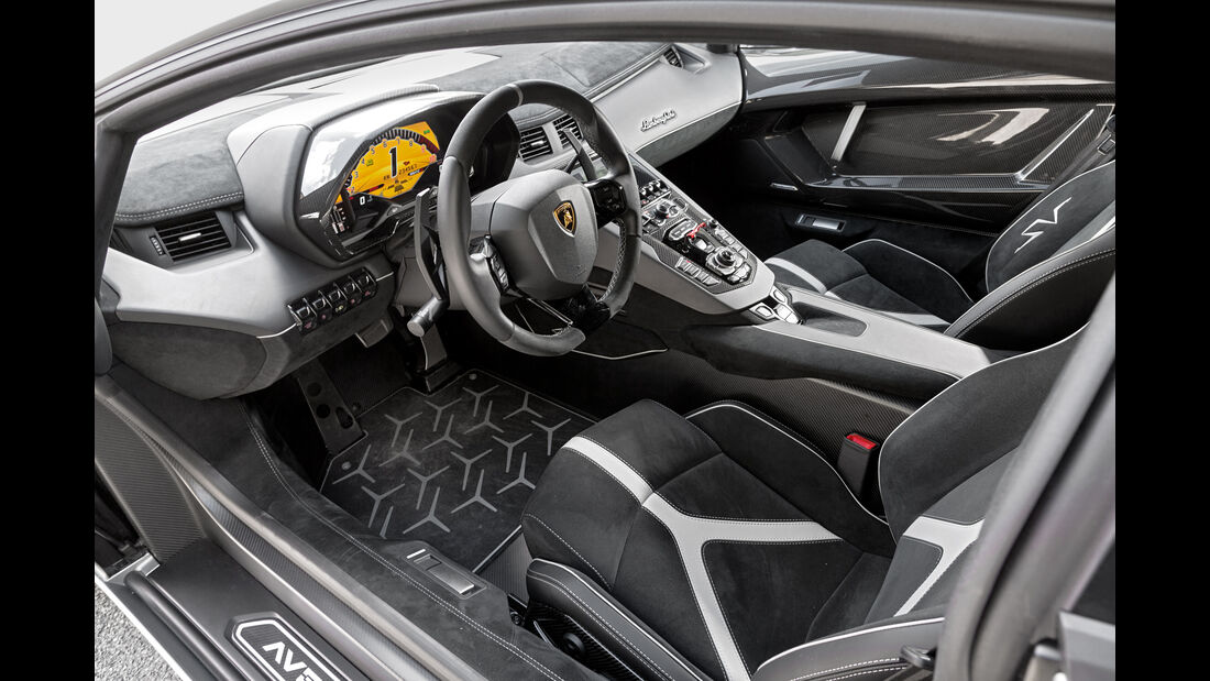 Lamborghini Aventador LP750  SV, Cockpit
