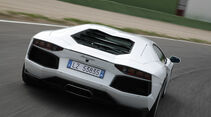 Lamborghini Aventador, Rückansicht, Teststrecke